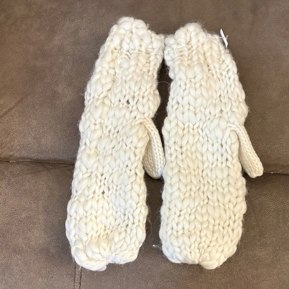❤️Cozy Cream Knit Mittens